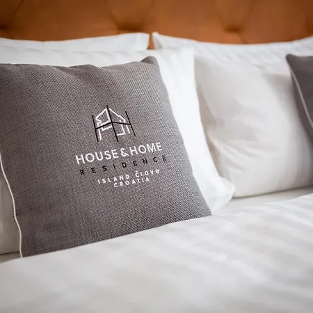 House & Home Slatine Exterior photo