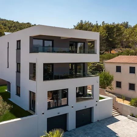 House & Home Slatine Exterior photo