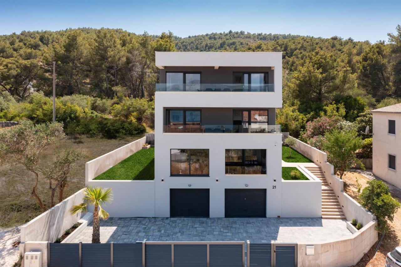 House & * Slatine