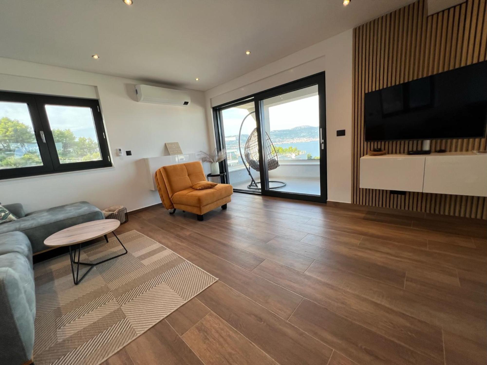 House & * Slatine